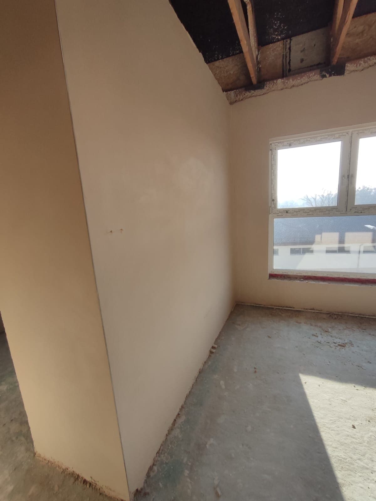 Tynk gipsowy na poddaszu ze ścianą kolankową