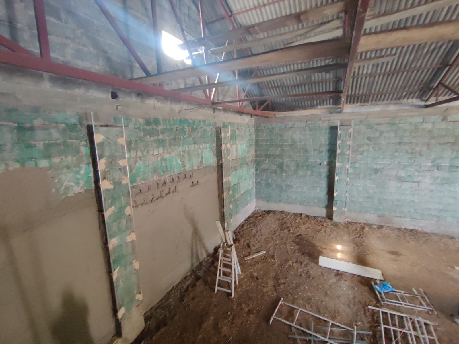 Tynkowanie hali ze ścianami z bloczków